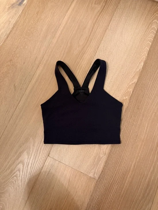 ALO yoga airbrush real bra tank Women's V‑Neck Crop Tank Top - Picture 2 of 8